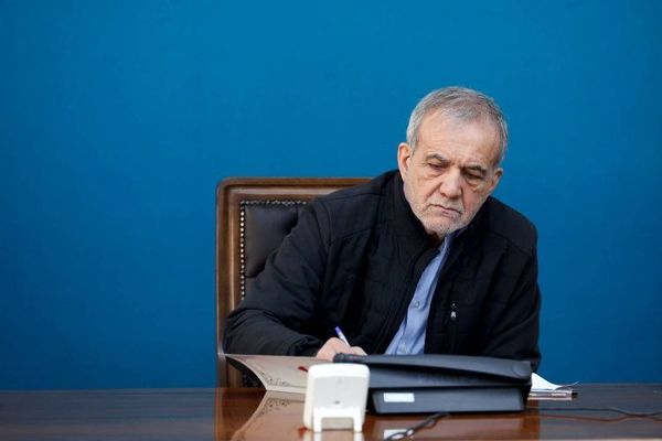 تاکید پزشکیان
 بر ورود بخش‌خصوصی به صنعت فضایی 