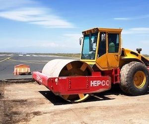 بازدید وزیر راه و شهرسازی از پروژه باند اصلی فرودگاه اردبیل