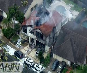 سقوط یک هواپیمای سبک بر روی منازل مسکونی در کالیفرنیا