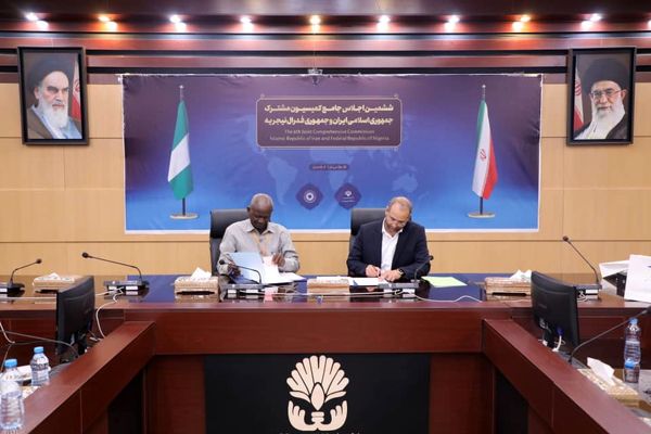 امضای سند همکاری های حمل و نقل هوایی بین ایران و نیجریه