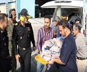 نجات و انتقال مجروحان حادثه رانندگی در جاسک توسط بالگرد نیروی دریایی ارتش