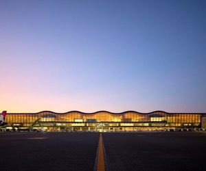 آمریکا در حال ساخت یک فرودگاه چوبی عظیم است