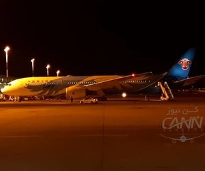 هواپیماى بویینگ ٧٨٧ چایناساترن در فرودگاه امام خمینى که براى انتقال چینى‌ها به ایران پرواز مى کند.  