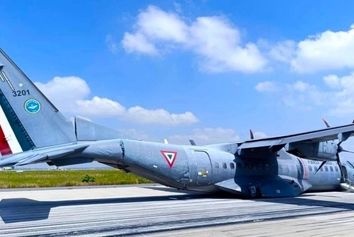 فرود اضطراری هواپیمای نیروی هوایی مکزیک