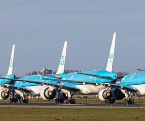 هواپیماهای پارک شده در فرودگاه Schiphol آمستردام