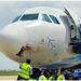 فرود اضطراری هواپیمای IndiGo پس از برخورد با کرکس 