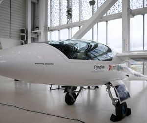 تصاویری از رونمایی از هواپیمای الکترونیکی جهت پرواز دور دنیا