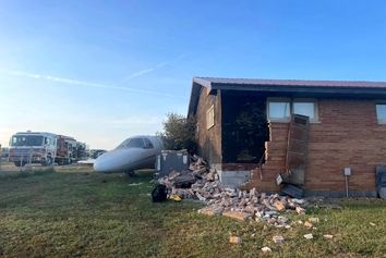 خروج هواپیما از باند و برخورد با خانه مسکونی در کنتاکی