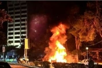 سقوط یک موشک ناشناس
در نزدیکی فرودگاه نظامی «المزه»