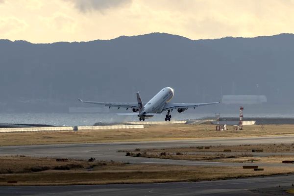 لغو نیمی از پروازهای چین به ژاپن به دنبال 
تشدید تنش های اخیر میان دو کشور