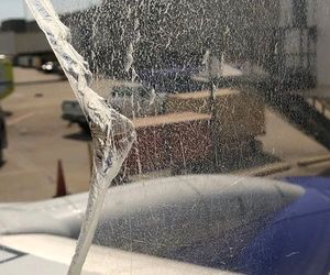 ترک خوردن شیشه‌ پنجره‌های هواپیما چه تبعاتی دارد؟