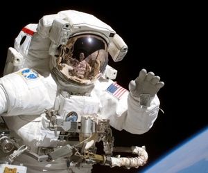 ماجرای تصویر تاریخی ناسا از فضانورد بدون اتصال و شناور در فضا ! + عکس