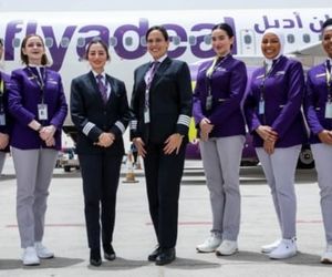 خلبانان و خدمه های زن یک پرواز داخلی را انجام دادند