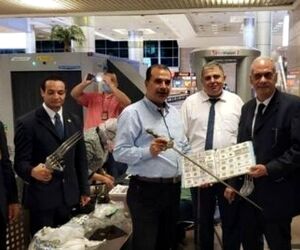 مسافری با انواع سلاح در فرودگاه قاهره دستگیر شد