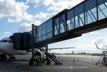 برنامه ریزی برای نصب پل‌های تلسکوپی در فرودگاه‌های پرتردد