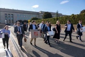 پایان سنت پرواز رسانه‌ها با مقامات آمریکایی