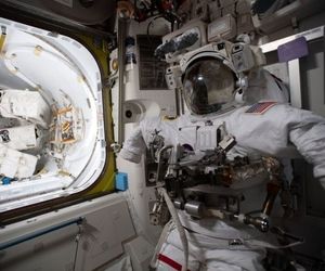 آینه فضانورد ناسا در فضا رها شد