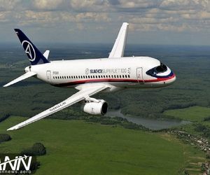 روس‌ها سوپرجت سوخو ۱۰۰ را برای خرید ایران آماده کردند