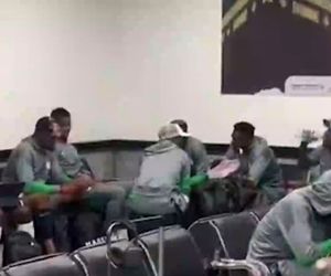 بازیکنان نیجریه ۱۶ ساعت بدون آب و غذا در فرودگاه!