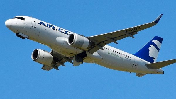 کنترلر برج خوابید؛ پرواز "ایر کورسیکا" یک ساعت در هوا معلق ماند!