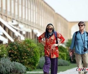 ورود بیش از ۵ میلیون گردشگر خارجی به ایران در سال ۲۰۱۵/‌برای اتباع ۱۹۰ کشور دنیا ویزای فرودگاهی ایجاد شد