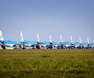 دریای آبی هواپیماهای KLM در فرودگاه آمستردام