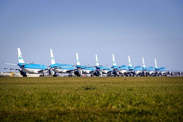 دریای آبی هواپیماهای KLM در فرودگاه آمستردام