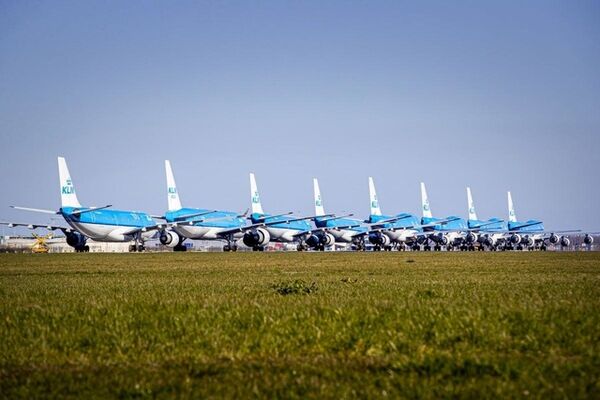 دریای آبی هواپیماهای KLM در فرودگاه آمستردام