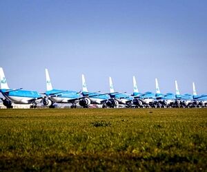 دریای آبی هواپیماهای KLM در فرودگاه آمستردام