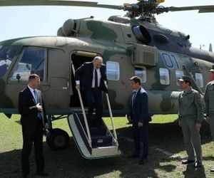 فرود اضطراری بالگرد نخست وزیر ارمنستان در یک ورزشگاه