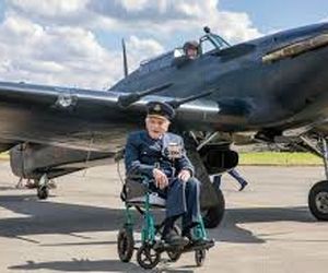 آخرین خلبان زنده از نبرد بریتانیا، جان 