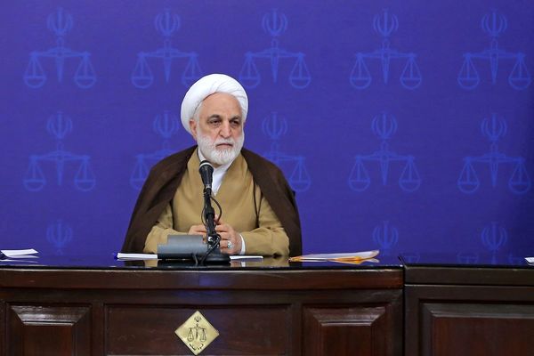برخورد محترمانه با ایرانیان بازگشته از خارج از کشور و گردشگران در فرودگاه داشته باشیم