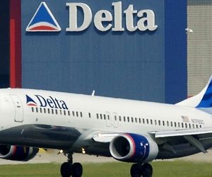 زنی که باجه بازرسی فرودگاه را دور زد و مخفیانه از نیویورک به پاریس پرواز کرد