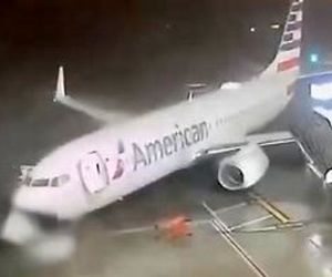 وزش باد شدید ناشى از طوفان که هواپیما را جابجا کرد + فیلم