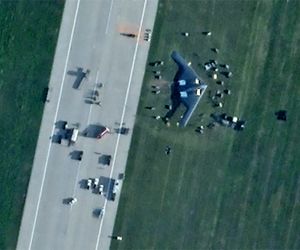 خروج بمب‌افکن دو میلیارد دلاری از باند 