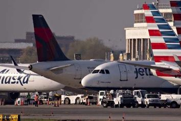 کمک مالی در ازای عدم اخراج پرسنل