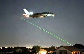 مجازات حبس برای مردی که جنگنده‌های F-35 را با لیزر هدف قرار می‌داد