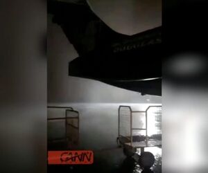 طوفان و رعدوبرق شب گذشته در فرودگاه اهواز