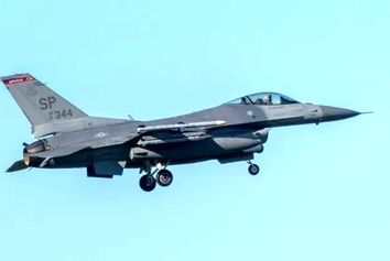 سقوط اف-۱۶ حامل مواد شیمیایی در آمریکا