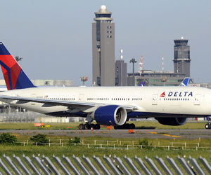 هواپیمای مسافربری به دلیل نقص فنی سوخت خود را روی چند مدرسه خالی کرد