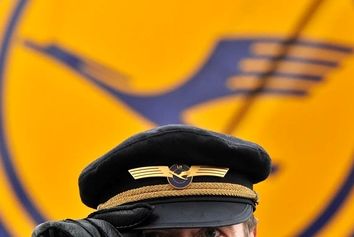 خلبانی در اروپا چقدر هزینه و درآمد دارد؟