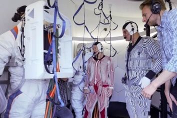 آزمایش لباس‌های فضایی برای ماموریت فرود بر ماه؛ «آرتمیس ۳»