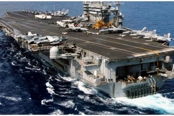 چند هواپیما در دقیقه از یک ناو هواپیما بر بلند می شود؟