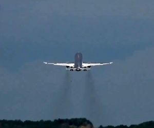 پرواز نخستین سوخو SJ-100 بومی‌سازی‌شده با موتورهای روسی
 PD-8