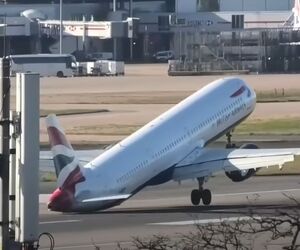 Tail Strike چیست؟+فیلم