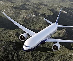 اگر تمام مسافران یک بوئینگ 777 به طور همزمان به خارج از هواپیما بپرند، چه اتفاقی می‌افتد؟