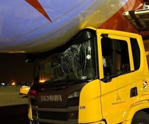 خواب‌آلودگی راننده خودروی فرودگاه

پرواز پاریس به رم را لغو کرد  


