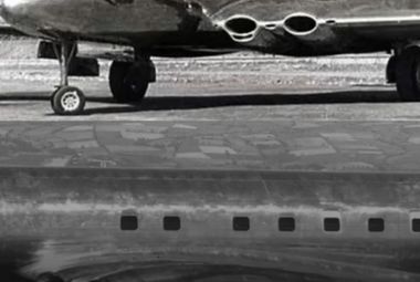 چرا پنجره‌های هواپیما گرد هستند و مربعی نیستند؟