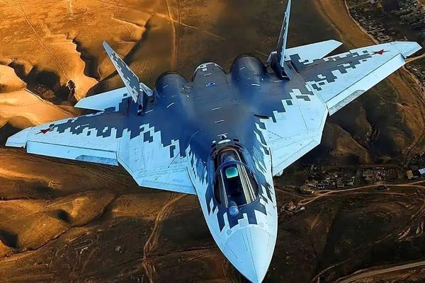 پیشنهاد بزرگ روسیه به هند/

تولید بومی جنگنده Su-57E /
تحویل ۱۱۷ جنگنده‌ Su-35M