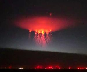 مشاهده نورهای عجیبی در جو زمین توسط فضانوردان ایستگاه فضایی بین المللی+تصاویر